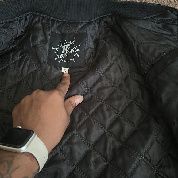 Customized African American character jacket. Size 6y. 2 pockets. Red/black - Picture 3 of 3